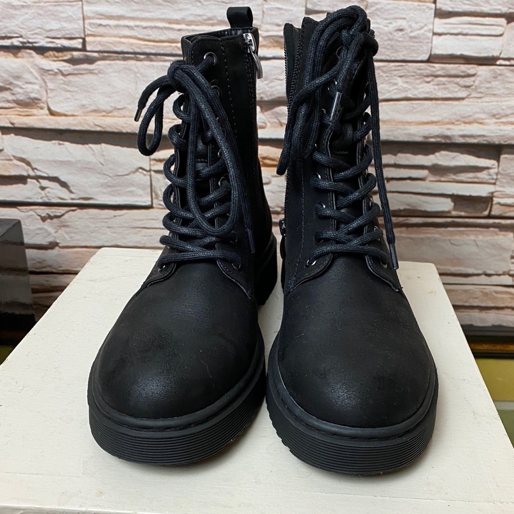 Black Combat boots Ladies sz 9 New